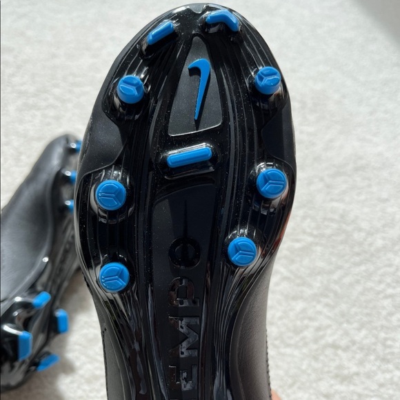 Nike Tiempo Legend 9 Academy FG Soccer Cleats - Picture 6 of 7